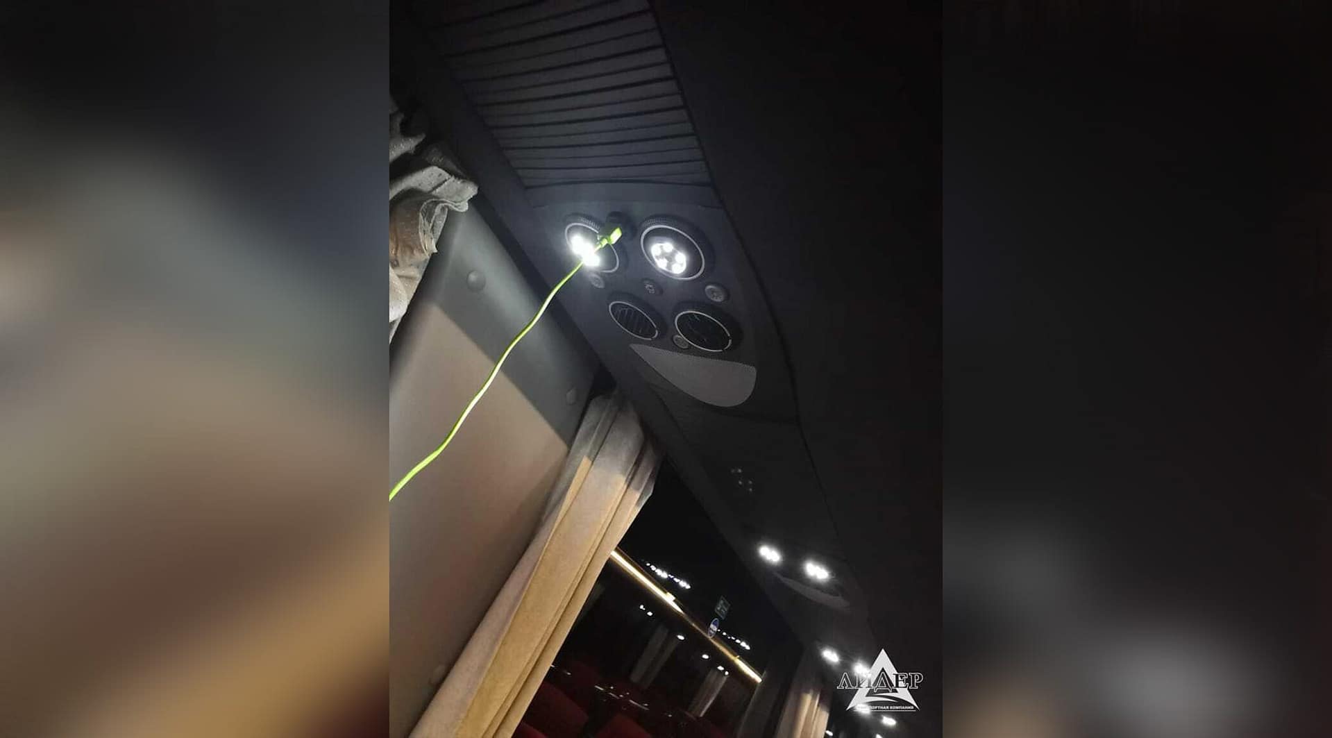 2MAN LIONS COACH R08_3