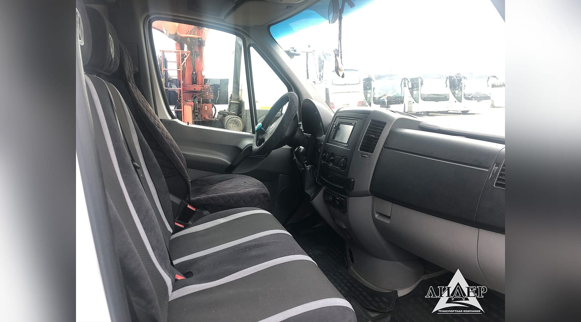 2_VOLKSWAGEN_CRAFTER_3