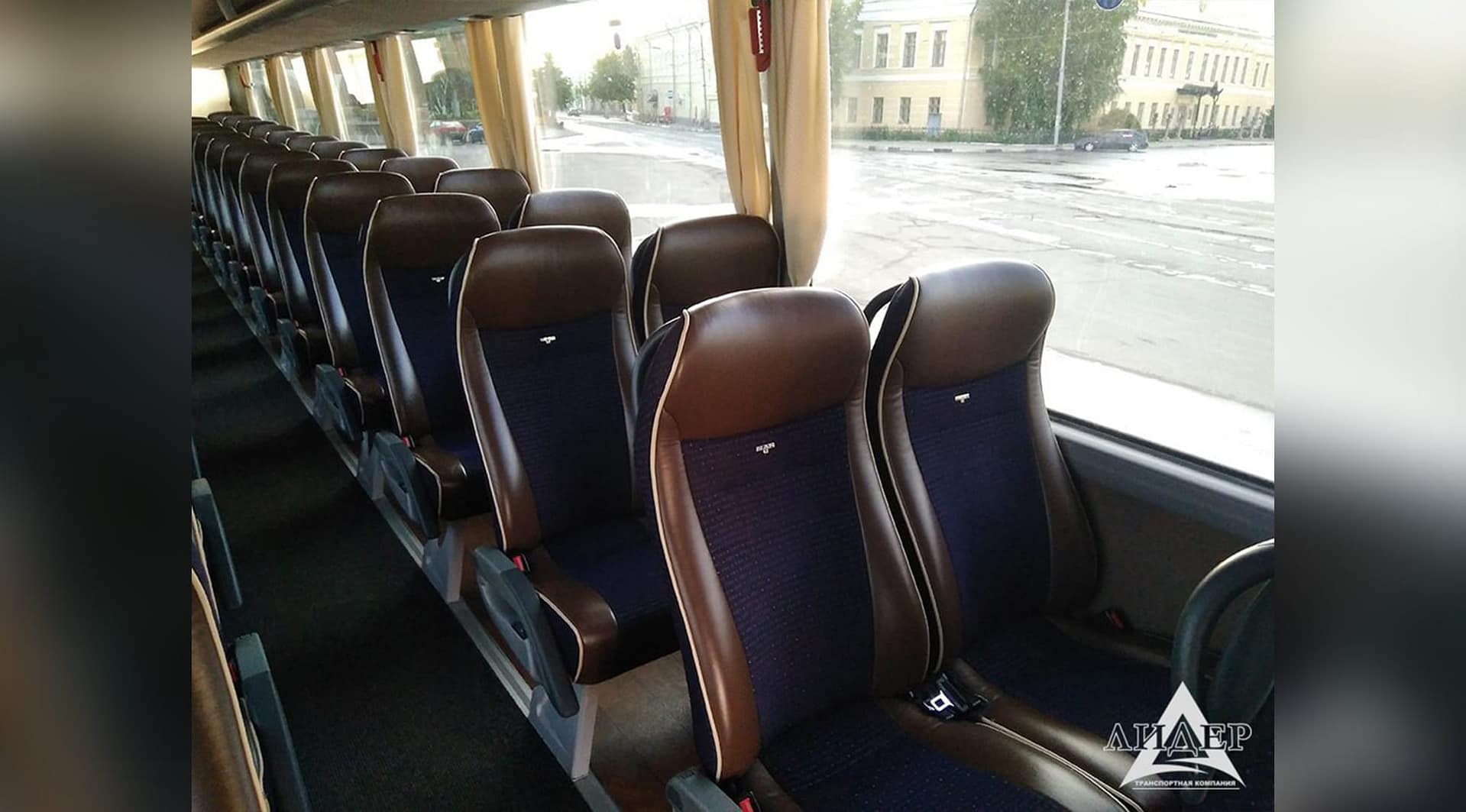 3MAN LIONS COACH R08_2