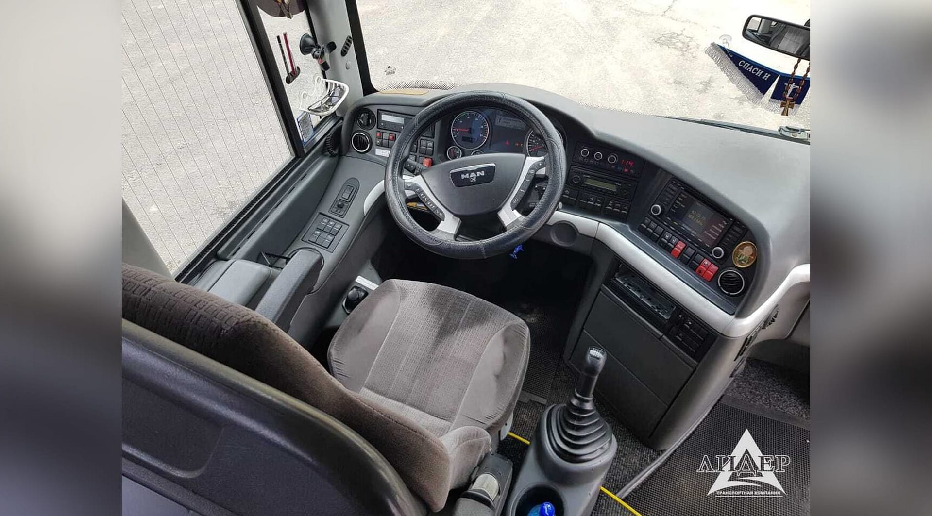 4MAN LIONS COACH R08_4