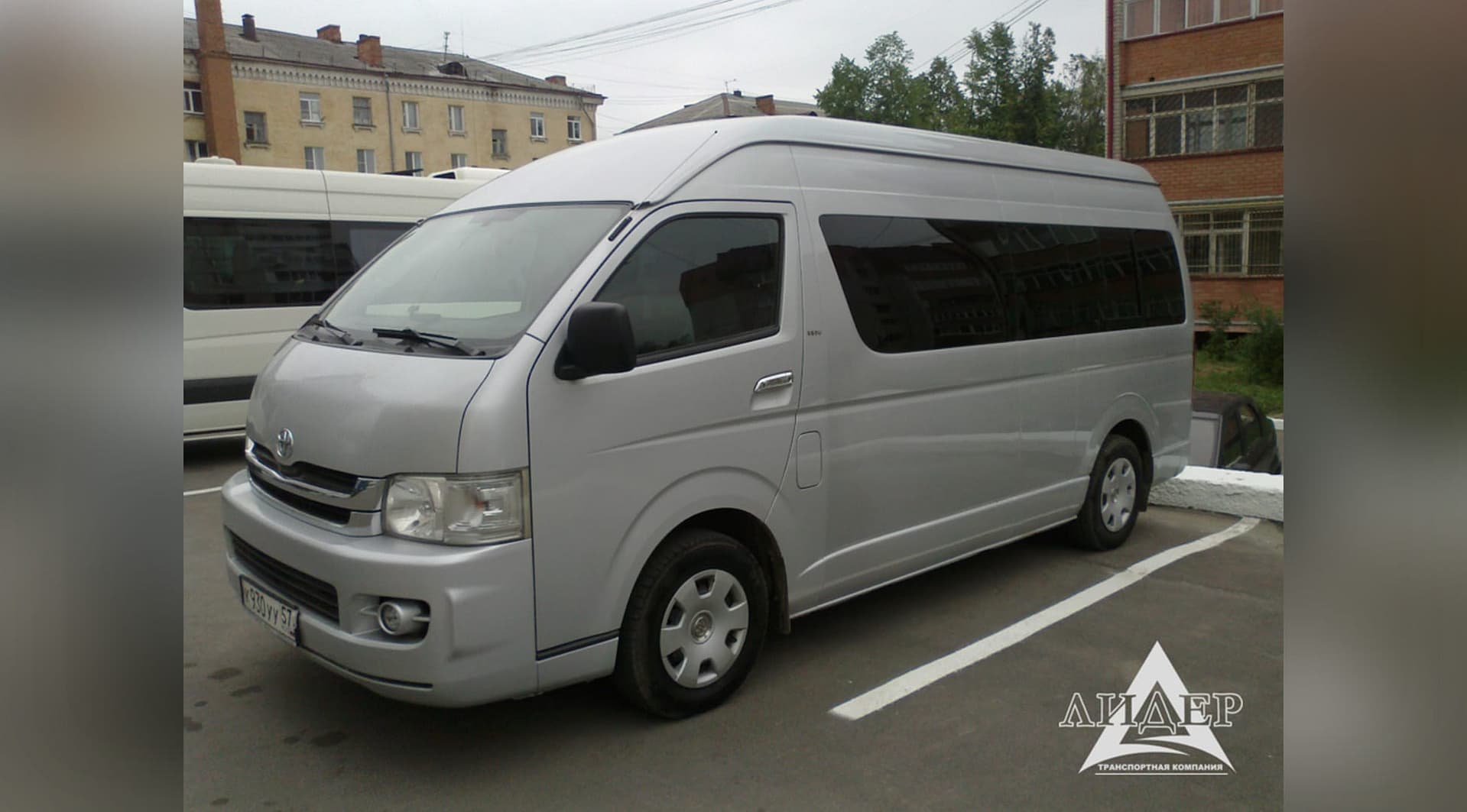4_TOYOTA HIACE_1