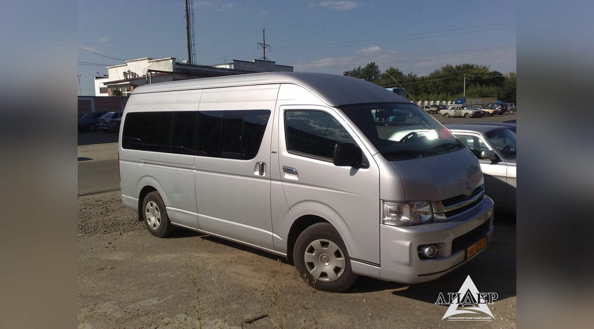 4_TOYOTA HIACE_3
