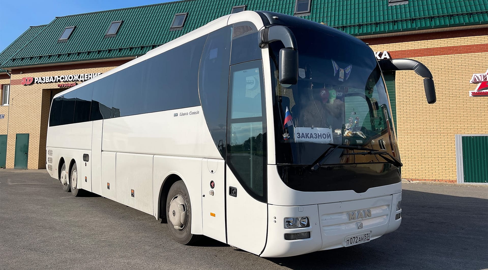 7MAN_LIONS_COACH_LR08_1