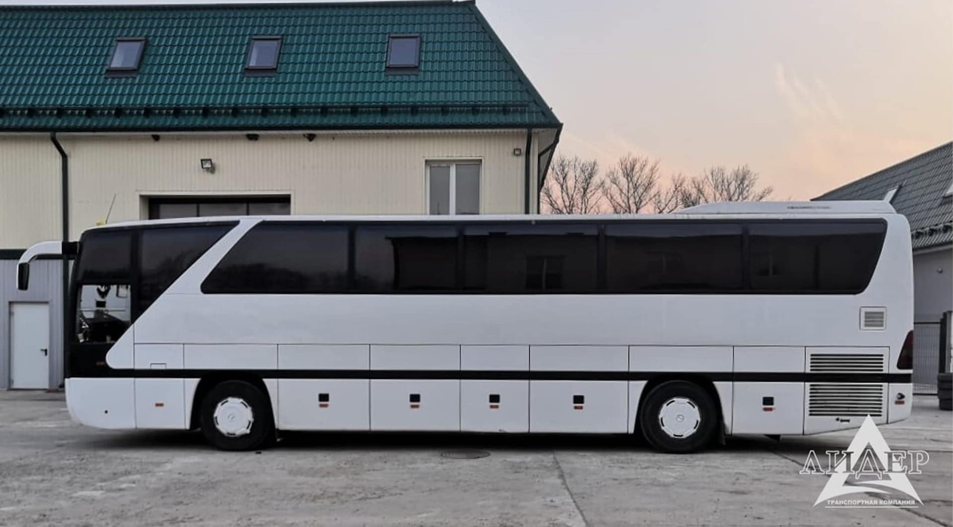 8MERCEDES-BENZ_0350_3