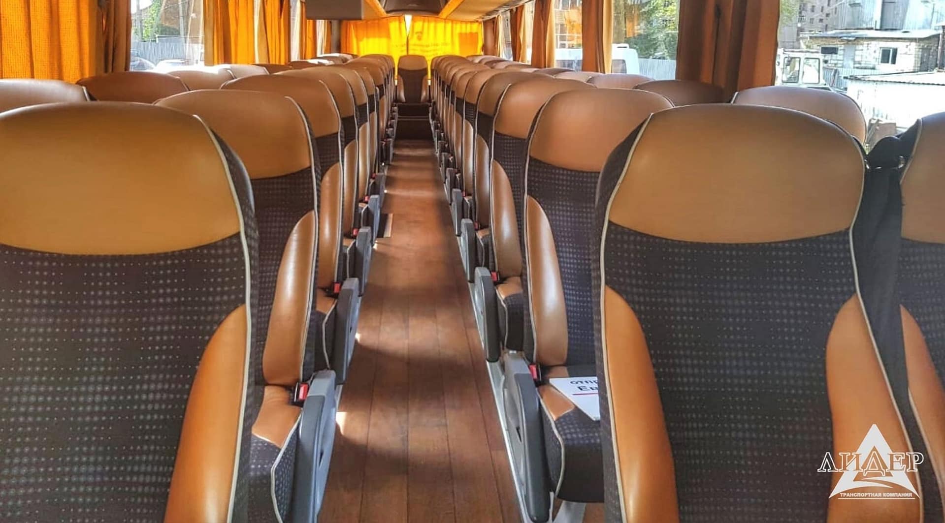 MAN LIONS COACH R08_3