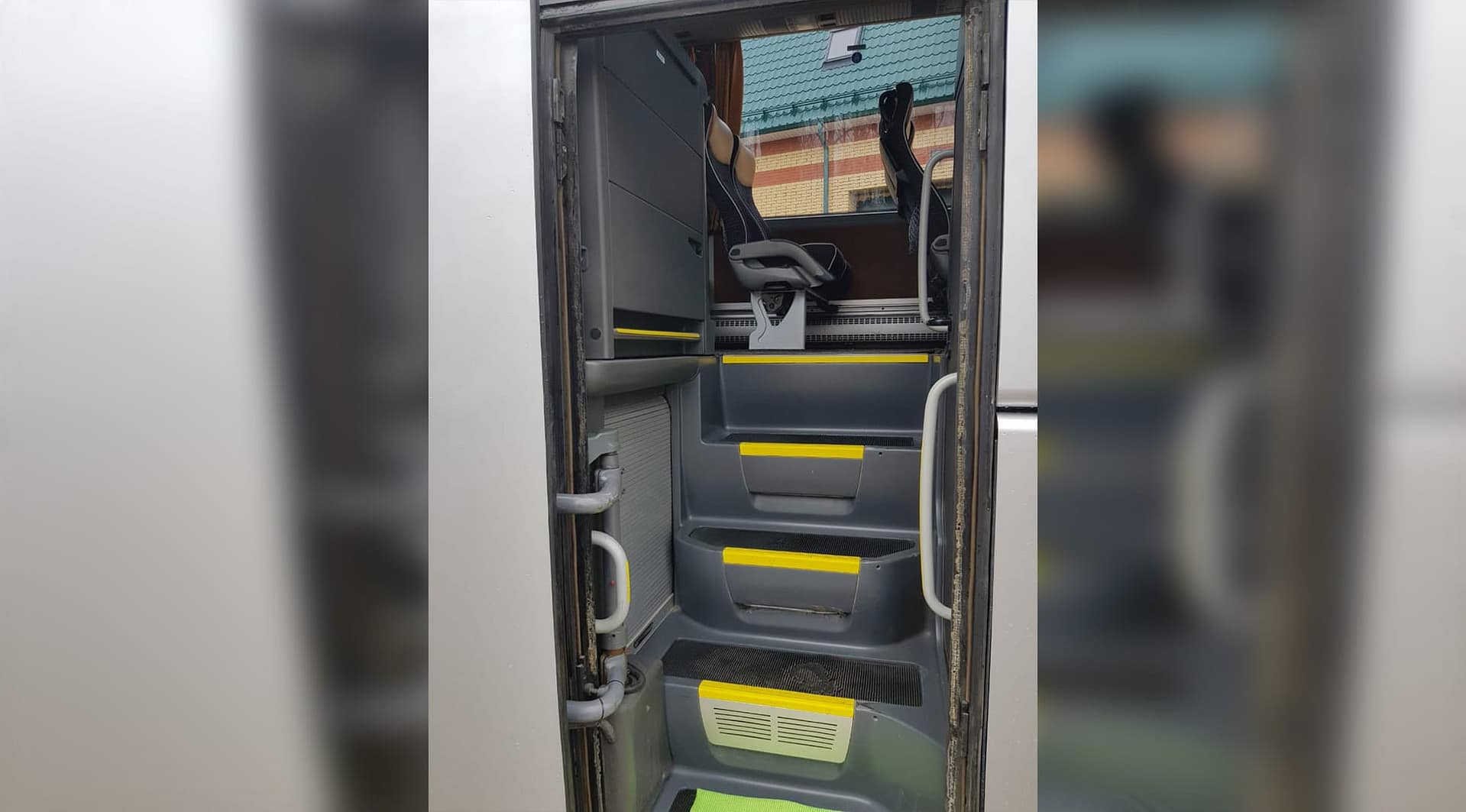 MAN LIONS COACH R08_7